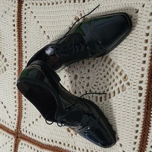 Men's patent leather dress shoe